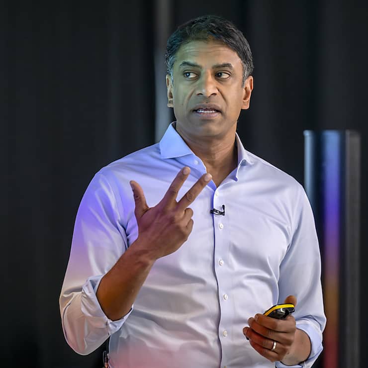 Vasant Narasimhan, directeur général de Novartis, a gagné 19,2 millions de francs en 2024. (archive)