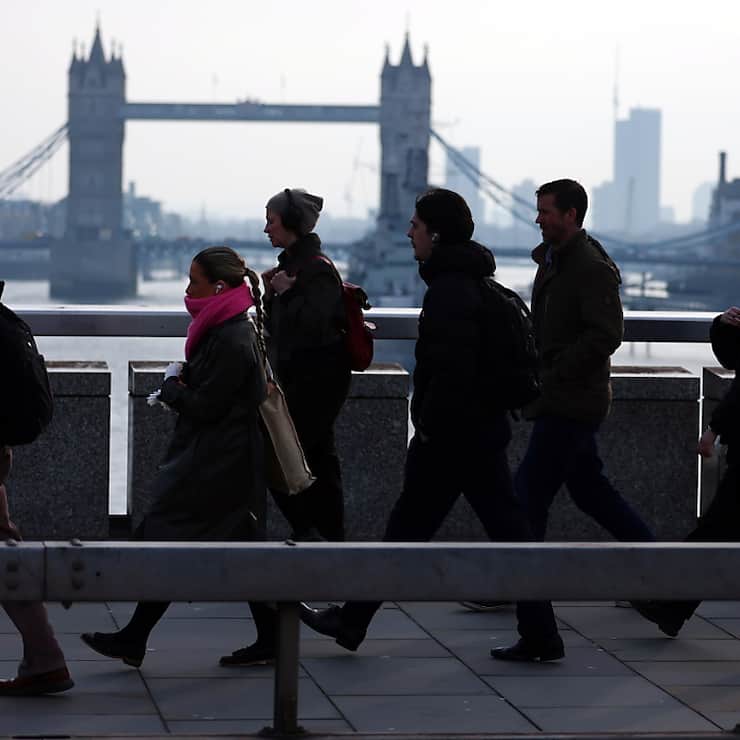 L'économie britannique est à la peine ces derniers mois, avec une croissance stagnante en troisième trimestre et de seulement 0,1% au quatrième, qui accompagne une inflation en hausse --3% sur un an en janvier.