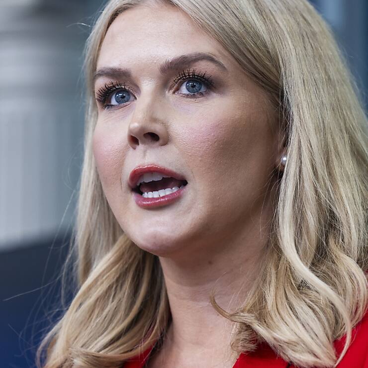 Mme Leavitt a indiqué que le "pool", le petit groupe de journalistes ayant un accès privilégié au président, admis par exemple dans le Bureau ovale ou dans son avion, serait ouvert à de nouveaux médias, choisis cette fois par l'exécutif américain.