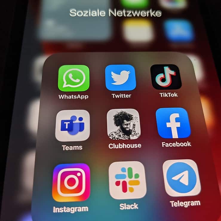 L'utilisation des réseaux sociaux nuit à la santé des jeunes. La Suisse pourrait leur interdire l'accès aux plateformes comme Tiktok ou Instagram (archives).