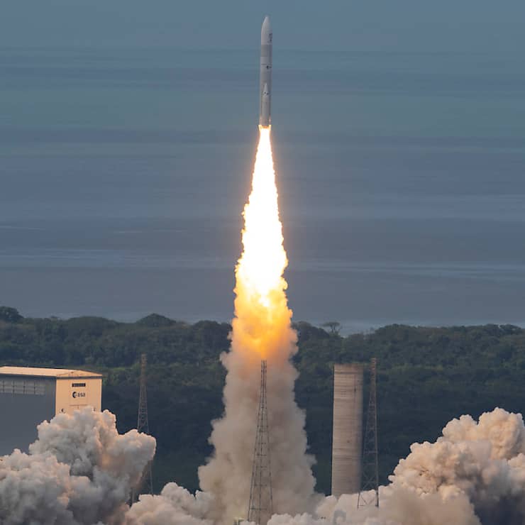 Le premier vol commercial d'Ariane 6, ici lors de son lancement réussi en juillet, a été reporté in extremis.