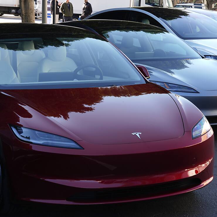 Par marque, les Tesla ont essuyé une nette chute des mises en circulations en février. (archive)