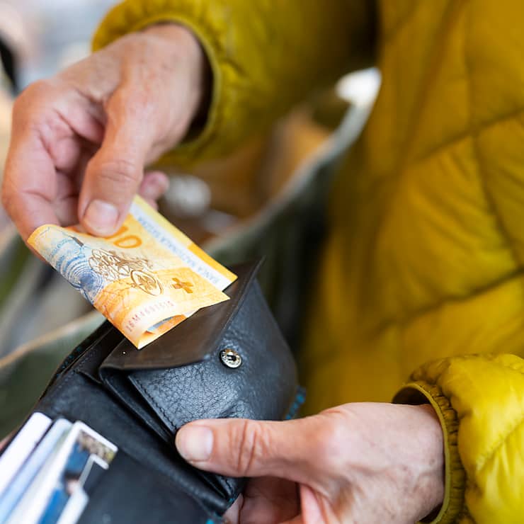 Le Conseil national estime que le franc suisse et le maintien de l'argent liquide doivent être inscrits dans la Consitution fédérale (image d'illustration).