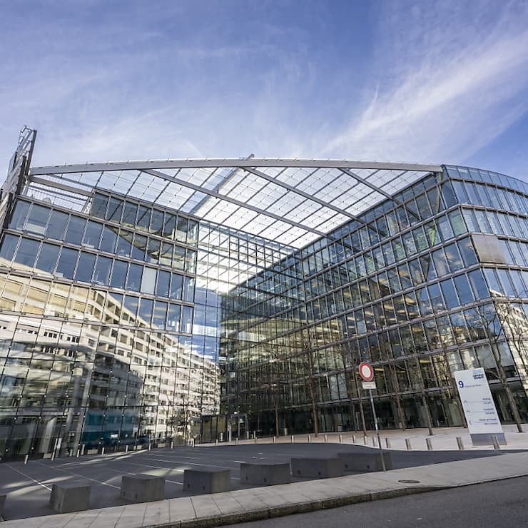 Le plan directeur genevois de l'innovation 2025-2027 a été présenté au Campus Biothech, un lieu qui regroupe des plateformes technologiques de pointe. Il est prévu d'encourager l'accès à ces infrastructures aux start-up.