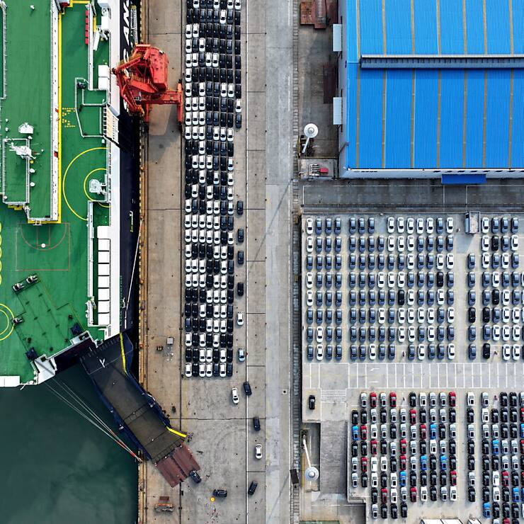 Ce nouvel acte dans la guerre commerciale pourrait porter un coup sévère aux exportations chinoises, qui ont largement contribué à la croissance chinoise l'an dernier dans un contexte de consommation morose et de crise persistante du secteur immobilier.