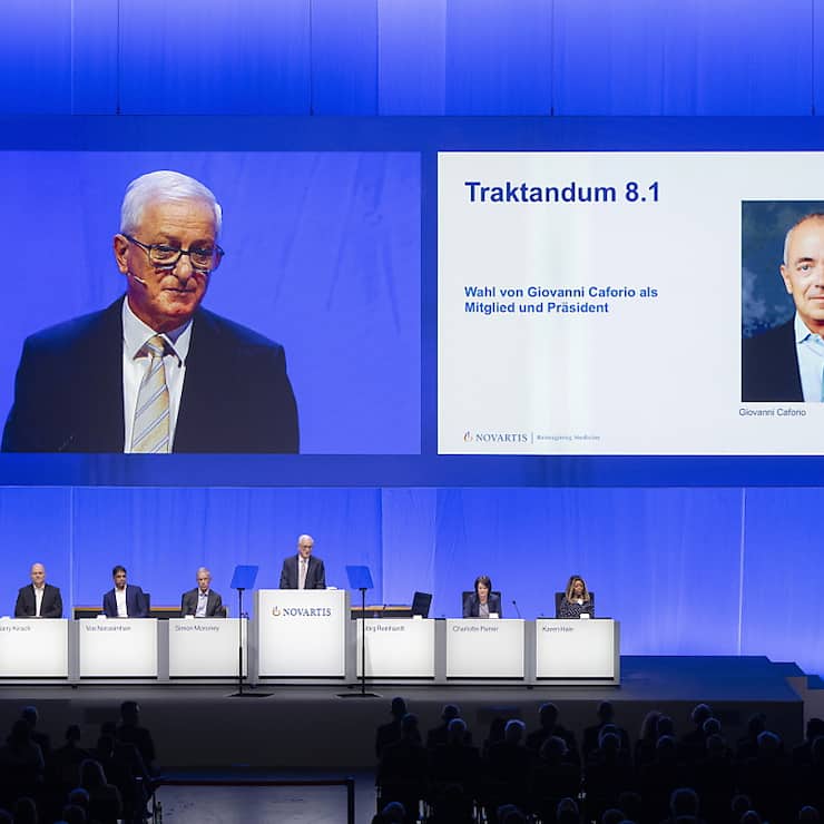 Le président sortant de Novartis, Jörg Reinhardt, a cédé son siège à la tête du conseil d'administration du groupe pharmaceutique à Giovanni Caforio.