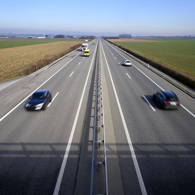 En tout, 22'126 véhicules routiers à moteur ont été mis en circulation en Suisse le mois dernier, selon le communiqué de l'Office fédéral de la statistique (OFS) lundi.