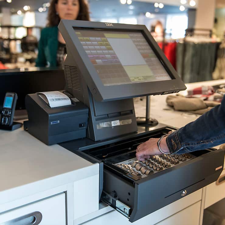 L'indice du climat de consommation s'est inscrit à -33,6 points en février. Il est ainsi supérieur de quasiment 9 points à son niveau de février 2024, selon le sondage du Secrétariat à l'économie (Seco) publié lundi.