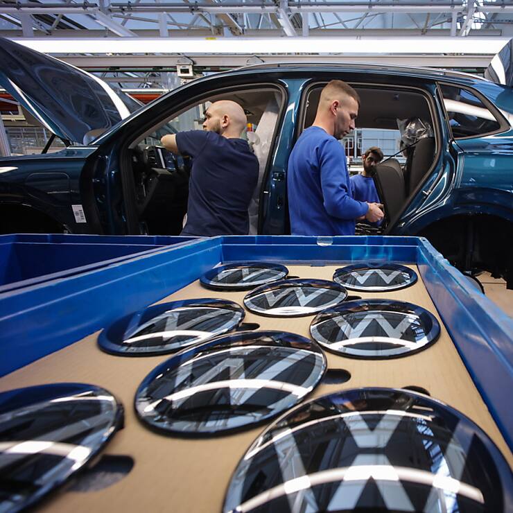En pleine restructuration pour tenter de redresser sa compétitivité, VW a annoncé cet hiver un plan d'économies prévoyant la suppression de 35'000 emplois en Allemagne. (archives)