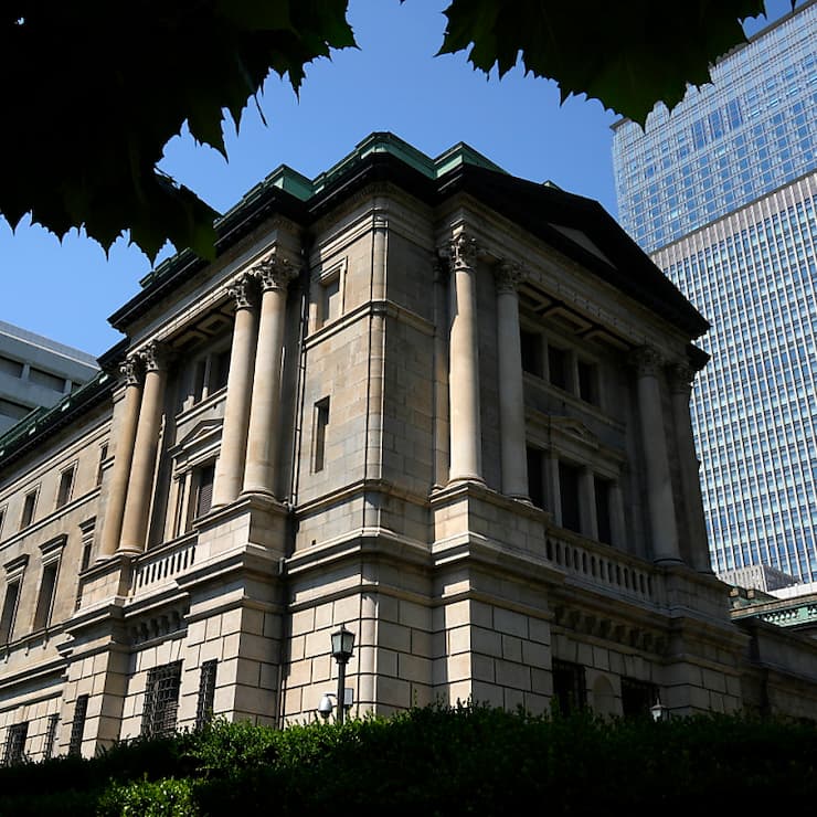 La BoJ se montre prudente, soulignant les conséquences potentielles de la guerre commerciale tous azimuts déclenchée par le président américain Donald Trump. Les Etats-Unis ont notamment ciblé directement les exportations d'acier nippones.