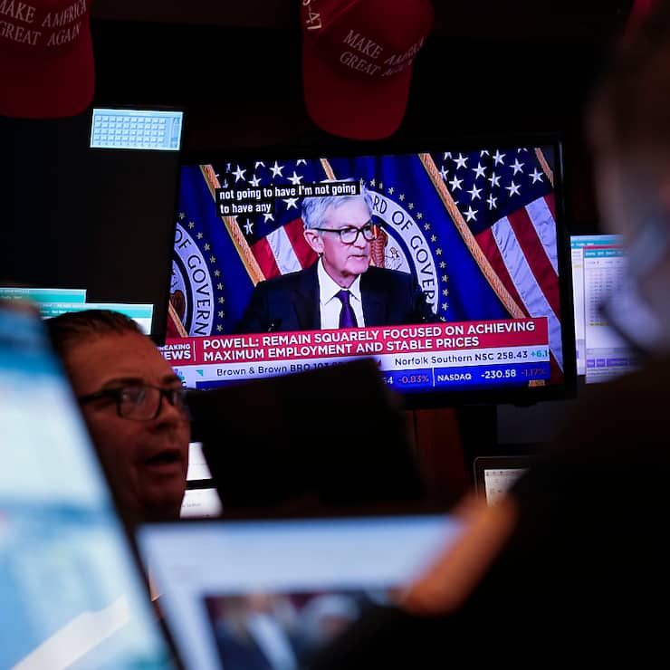 Depuis la dernière réunion de la Fed, les entreprises ont commencé à encaisser de nouvelles taxes sur les importations, les consommateurs à surveiller leur porte-monnaie, et les investisseurs à douter que les Etats-Unis puissent sortir sans dommages de l'essoreuse enclenchée par Donald Trump.