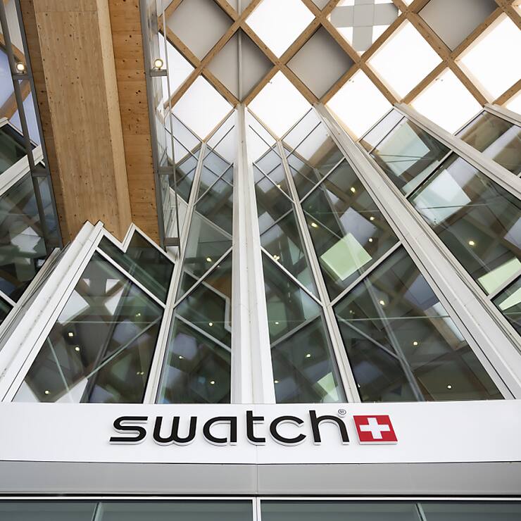 Le patron de Swatch, Nick Hayek,  refuse de parler de crise en raison du recul des ventes d'environ 30% en Chine, et compte sur les marchés en croissance, tels que les Etats-Unis, le Japon ou l'Inde, ainsi que les capacités d'innovation de son groupe pour une reprise en 2025.