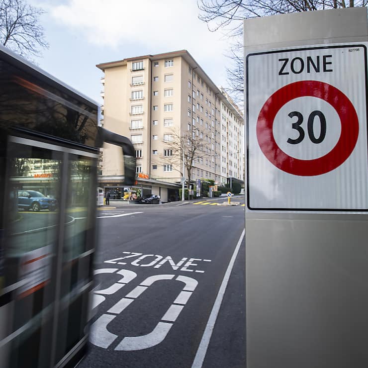 La justice ne permet pas au canton de Genève de généraliser le 30 km/h sur les routes. Dans un arrêt rendu mercredi, le Tribunal administratif de première instance annule l'arrêté ad hoc (illustration).