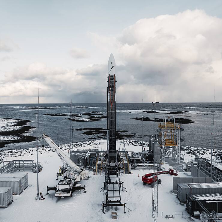 Sur cette photo fournie par Isar Aerospace, Photo Wingmen Media, le véhicule de lancement Isar Aerospace "Spectrum" se trouve encore sur une rampe de lancement au port spatial d'Andoya à Nordmela, sur l'île d'Andøya, en Norvège.