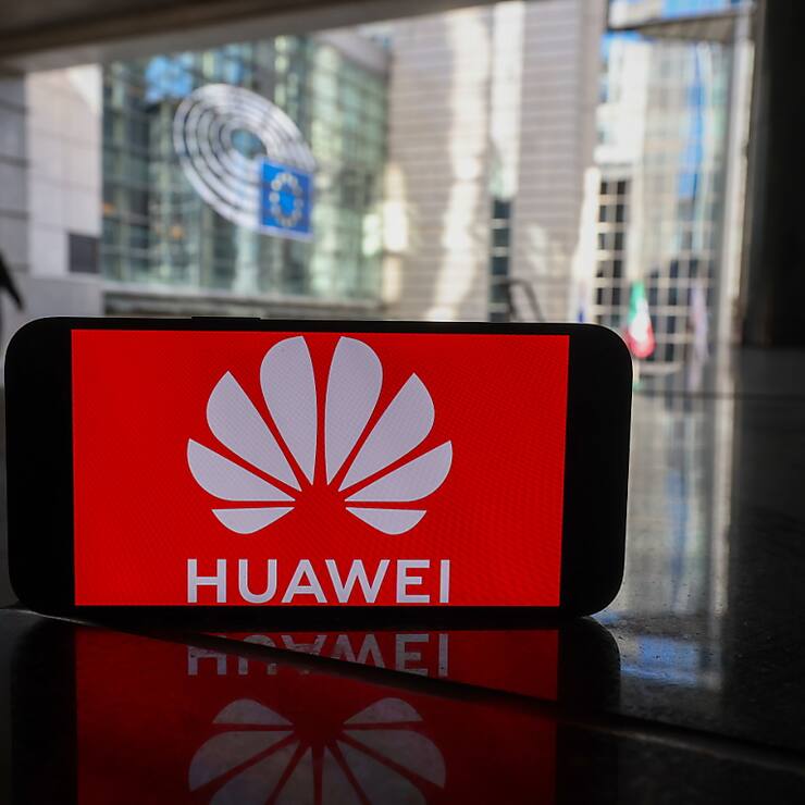 Malgré un bond de ses ventes, Huawei a vu son bénéfice net chuter à 62,6 milliards de yuans (7,6 milliards de francs) l'année dernière, contre 87 milliards de yuans (10,6 milliards de francs) en 2023 (archives).