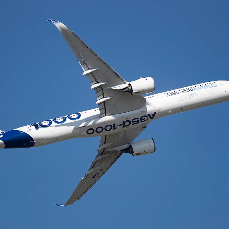 Le montant du contrat n'a pas été divulgué et Airbus ne publie plus les tarifs de ses appareils depuis 2018. A l'époque, les A350-1000 valaient 366,5 millions de dollars pièce.