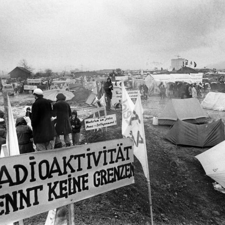 Le 1er avril 1975, plusieurs centaines d'activistes ont occupé le site où devait être construite la centrale nucléaire de Kaiseraugst (AG), non loin de Bâle (archives).