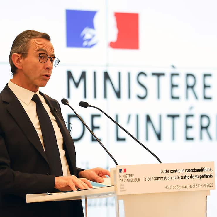 Le ministre français de l'Intérieur, Bruno Retailleau, s'est félicité de l'adoption d'un texte qui "fera date", en permettant "enfin" aux forces de sécurité de "lutter à armes égales contre un fléau qui est en train de ravager l'ensemble du pays" (archives).