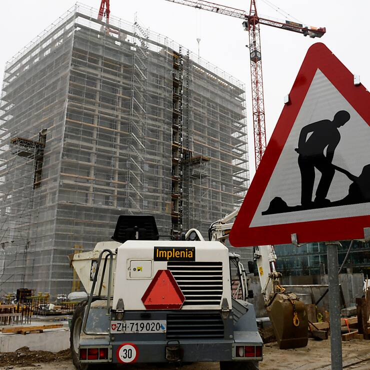 La faîtière des entreprises de construction aimerait voir le nombre de chantiers prendre l'ascenseur. (archive)