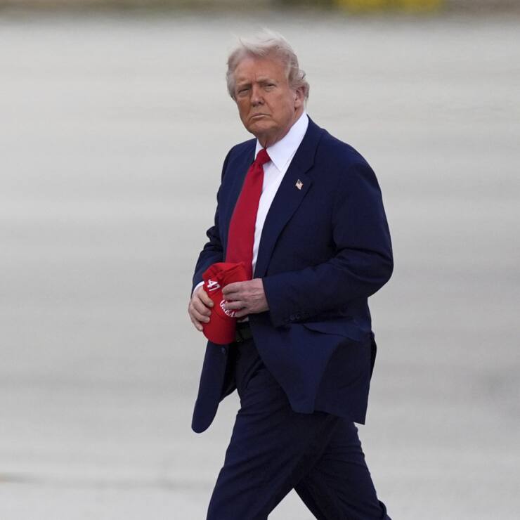 "Sachez que je ne changerai jamais de politique. C'est un bon moment pour devenir riche, plus riche que jamais!", a écrit le président américain Donald Trump en lettres majuscules sur sa plateforme Truth Social.