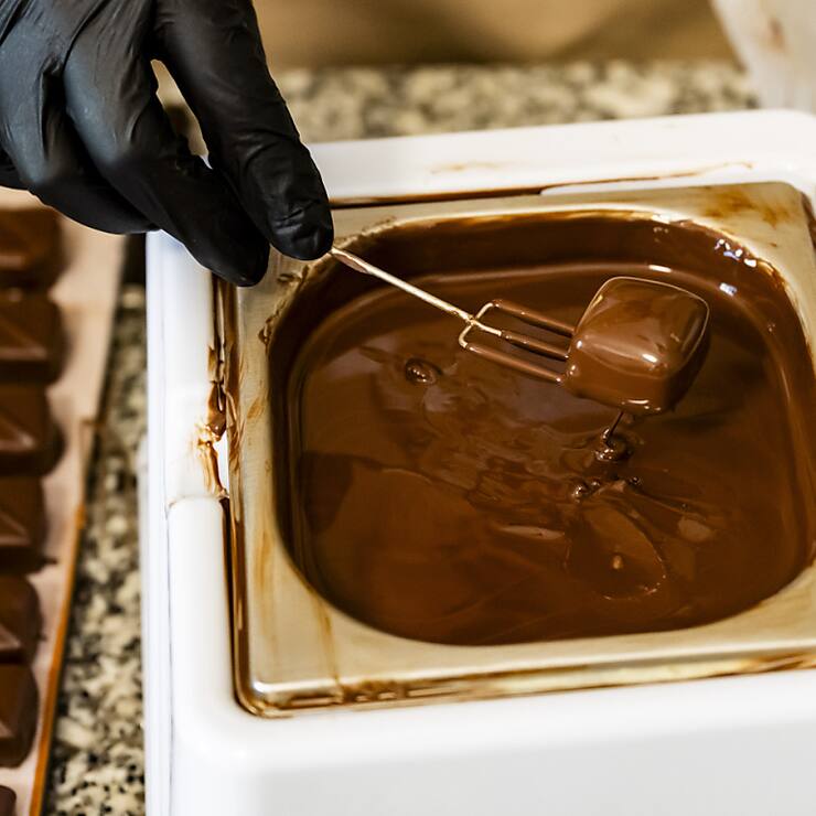 Le prix du cacao, qui s'est envolé ces derniers mois, se répercutera sur les prix de vente des tablettes de chocolat et autres pralinés cette année (archives).