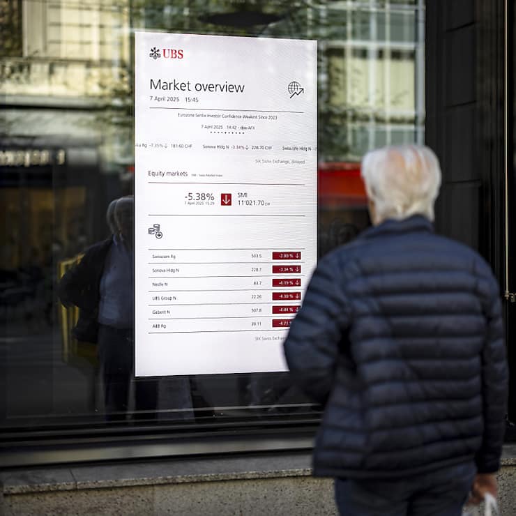 Ajouter des exigences supplémentaires aux règles existantes, alors même que "les autres centres financiers sont en train d'assouplir leurs réglementations, nuirait à UBS, à la place financière suisse et l'économie dans son ensemble", a insisté M. Kelleher.