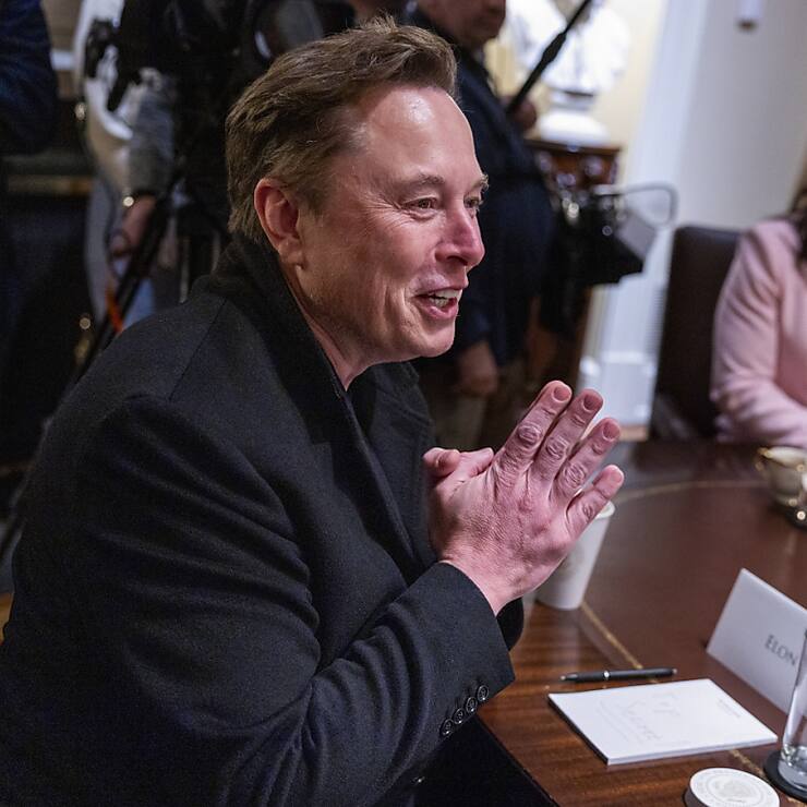 Elon Musk avait à l'origine l'objectif de réduire de 2000 milliards de dollars le budget de l'administration fédérale américaine.