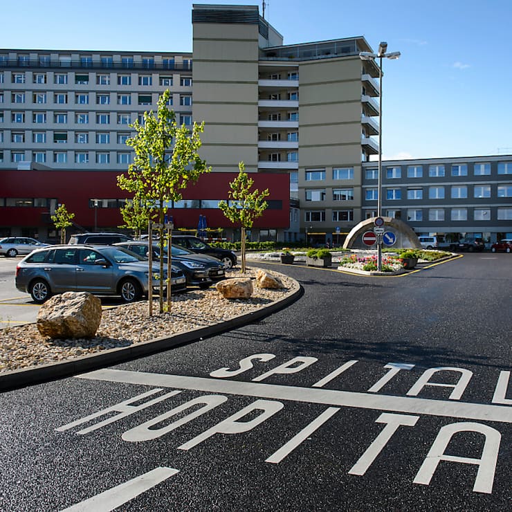 D'ampleur, le projet prévoit notamment la construction d'un nouvel hôpital de soins aigus, en remplacement du site principal actuel de l'Hôpital fribourgeois (HFR) à Villars-sur-Glâne (archives).