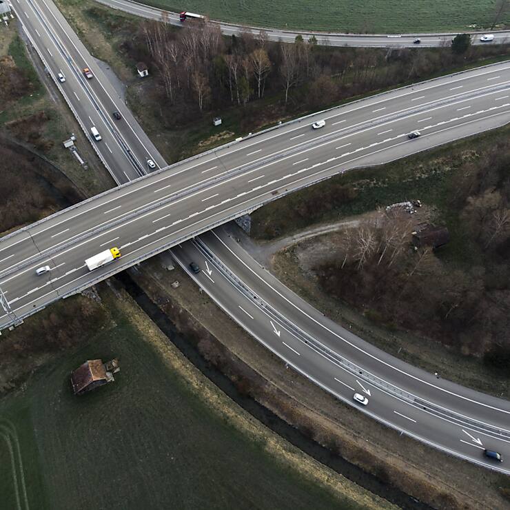 L'accident mortel est survenu entre la sortie et l'entrée autoroutières de Kriessern (SG), dans la vallée du Rhin. On en ignore encore les causes et les circonstances (photo symbolique).