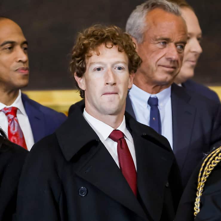 Le procès est une déconvenue pour Mark Zuckerberg, ici au centre de l'image, qui a multiplié les contacts avec le nouveau gouvernement de Donald Trump, dans l'espoir de régler cette procédure à l'amiable (archives).