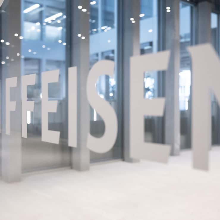 Après six années à la tête de l'entreprise, M. Huber a démissionné à la mi-décembre pour devenir président de la Banque cantonale des Grisons en juillet 2025.