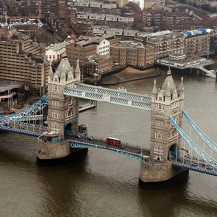 Ce recul de l'inflation s'explique notamment par "la baisse des prix des carburants et la stabilité des prix des denrées alimentaires par rapport aux hausses de prix observées à la même époque l'année dernière", souligne l'économiste en chef de l'ONS Grant Fitzner.