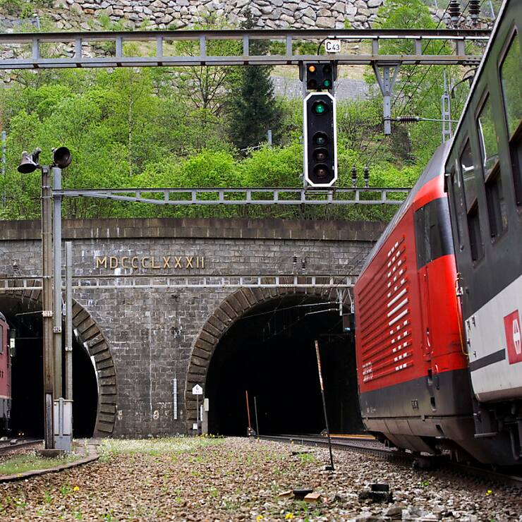 Aucun train ne circule actuellement dans l'ancien tunnel ferroviaire du Gothard. Un service de bus a été mis en place (archives).