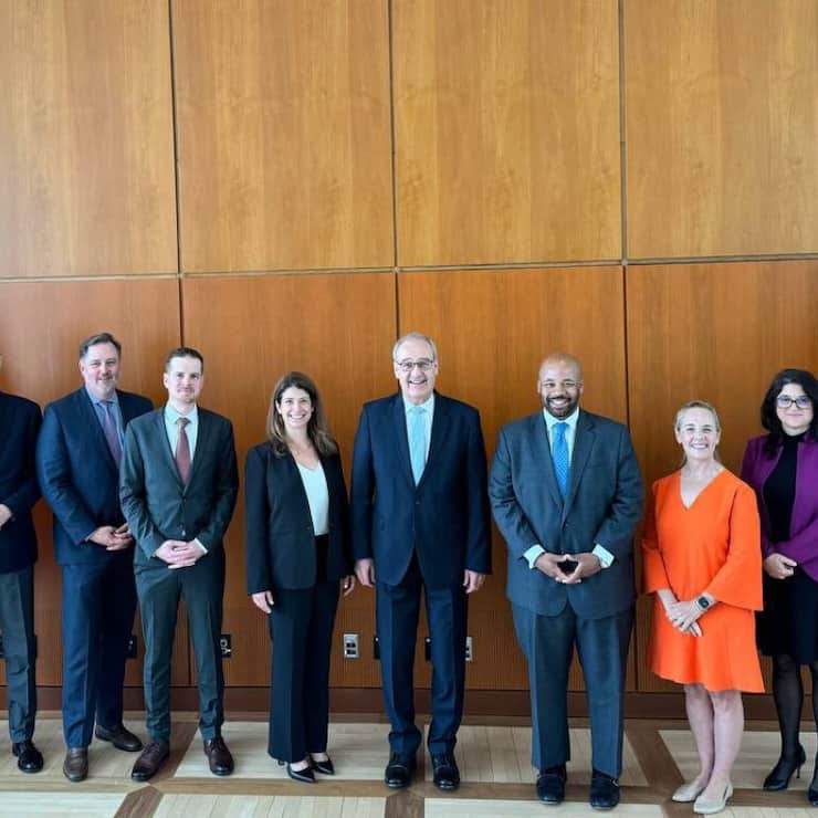 Le ministre de l'économie Guy Parmelin (cinquième à partir de la droite) a rencontré des représentants d'entreprises suisses aux Etats-Unis.