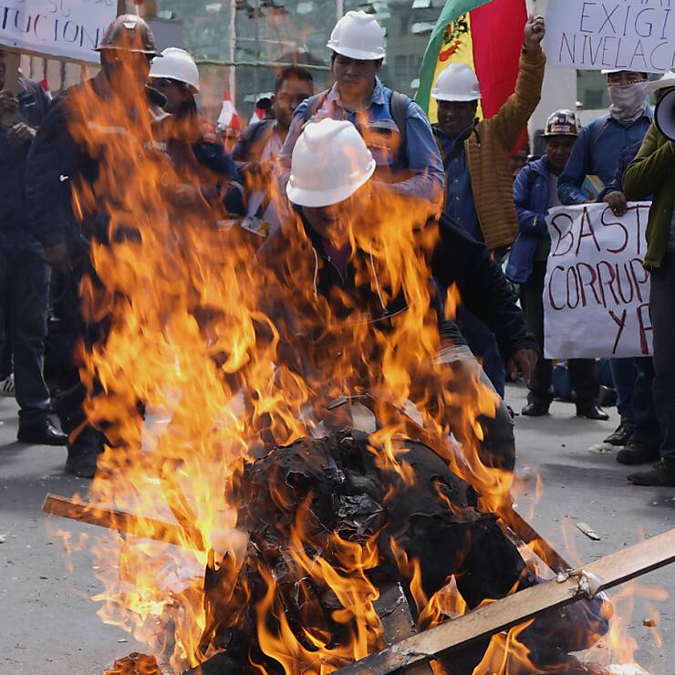 La Bolivie a quasiment épuisé ses réserves de dollars nécessaires pour importer du carburant.