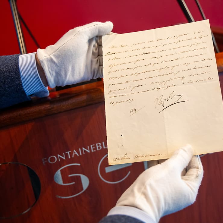 Véritable "man½uvre politique", cette missive datée du 23 juillet 1809, raturée et signée "Napole", probable diminutif de Napoleone, était estimée entre 12'000 et 15'000 euros.