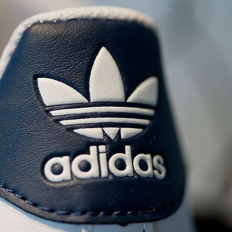 "Dans un monde normal, nous aurions relevé nos objectifs, mais les incertitudes douanières nous freinent", a déclaré le groupe dans un communiqué.