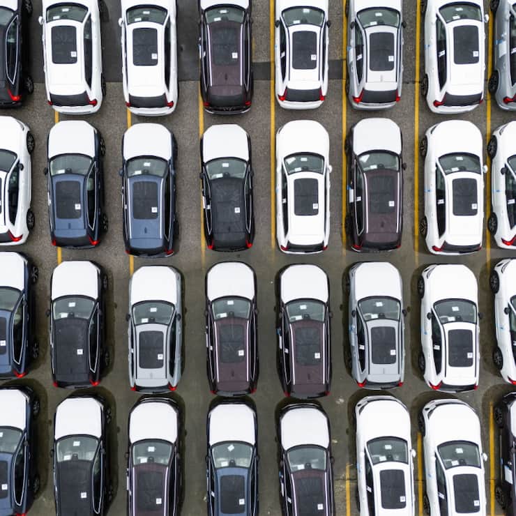 "Les chiffres globaux actuels du marché confirment que le besoin de conditions cadres favorables à l'économie reste très urgent", explique Auto-Suisse qui, par la voix de son président Peter Grünenfelder, appelle de ses voeux "un cadre proéconomique" de l'Etat qui "décharge le secteur automobile".