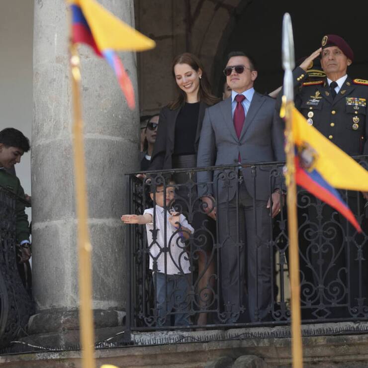Le président de l'Equateur, Daniel Noboa, a annoncé lundi confier à la compagnie pétrolière chinoise Sinopec le forage de nouveaux puits en Amazonie.