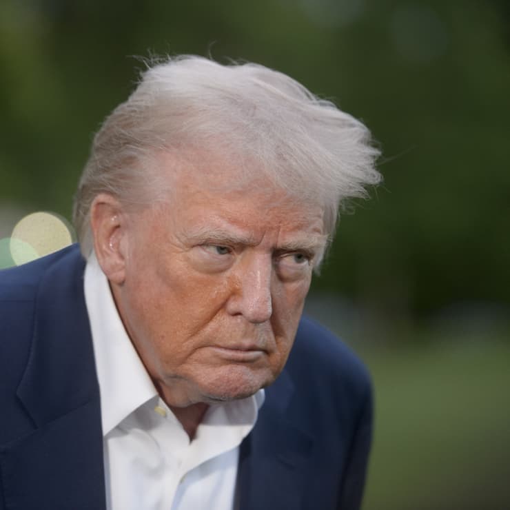 Donald Trump justifie les coups de canifs à plus d'un demi-siècle de libéralisation des échanges par le creusement du déficit commercial des Etats-Unis et la nécessité de revitaliser l'industrie nationale (archives).