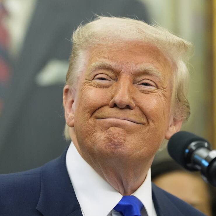 Donald Trump justifie les coups de canifs à plus d'un demi-siècle de libéralisation des échanges par le creusement du déficit commercial des Etats-Unis et la nécessité de revitaliser l'industrie nationale (archives).