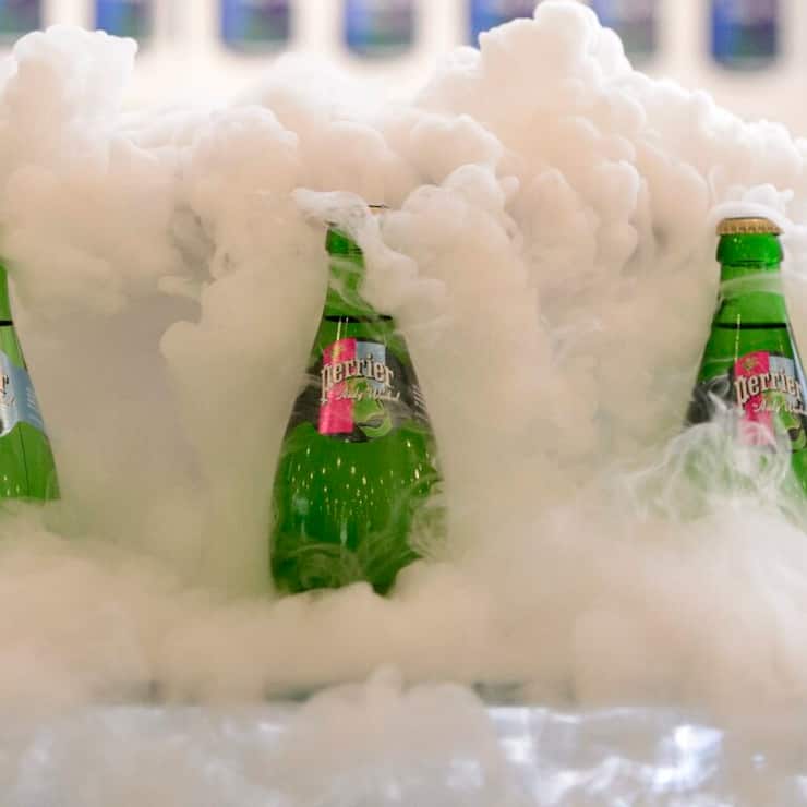 Début 2024, Nestlé avait reconnu avoir utilisé des traitements interdits (ultraviolets et charbon actif), puis les avoir remplacés par un système de microfiltration. (archives)