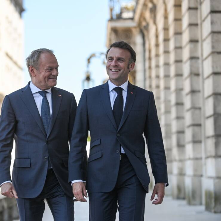 Les retrouvailles vendredi à Nancy entre le Premier ministre polonais  Donald Tusk (à gauche) et Emmanuelle Macron coïncident avec la Journée de l'Europe, qui célèbre cette année les 75 ans de la construction européenne.