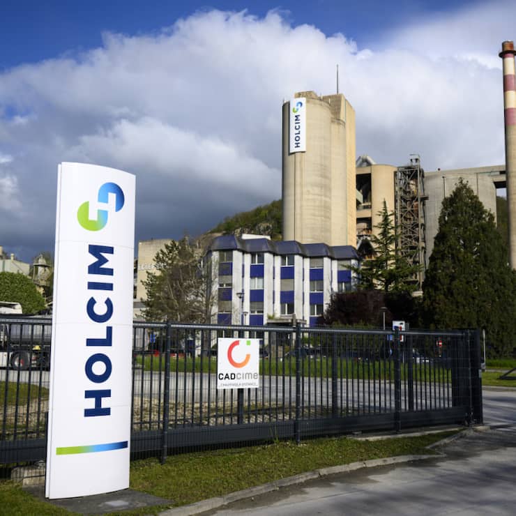 Les 992 propriétaires du numéro deux mondial du ciment présents à Zoug ont avalisé à une majorité de 99,75% le versement extraordinaire d'un titre Amrize pour chaque action Holcim en leur possession (archives).