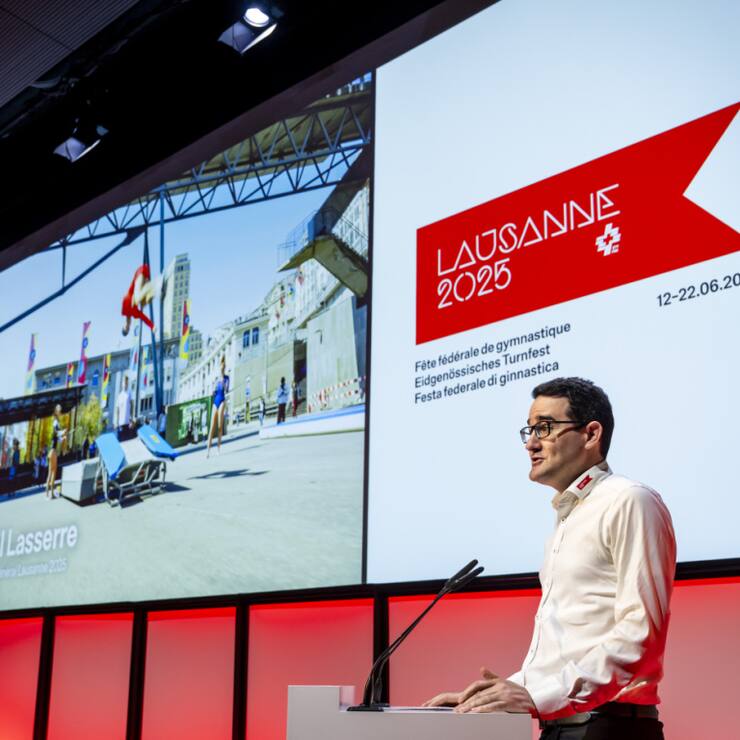 Pour attirer de nouvelles personnes bénévoles, les organisateurs de Lausanne 2025, ici Gaël Lasserre, son directeur général, misent sur la communication via les réseaux sociaux, les médias et le bouche-à-oreille, en mettant en exergue les aspects positifs du bénévolat.