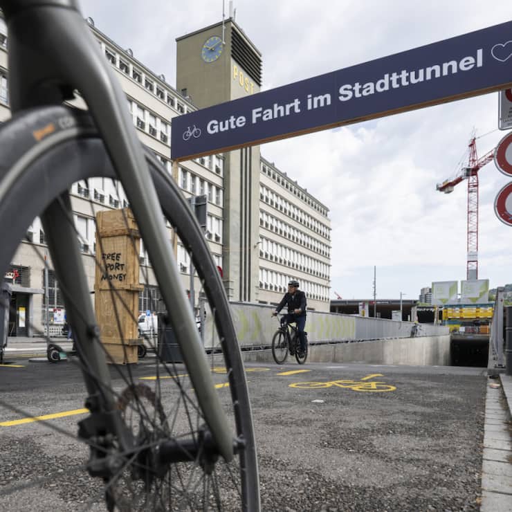 Le tunnel permet à de nombreux cyclistes d'accéder au centre-ville de manière plus direct et plus sûre. La vitesse y est limitée à 20 km/h.