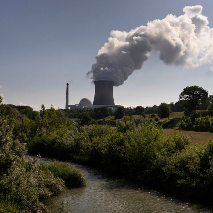 Même en cas de crues extrêmes, les bâtiments importants pour la sécurité des centrales nucléaires suisses ne sont pas menacés. En photo, la centrale de Leibstadt. (archives)