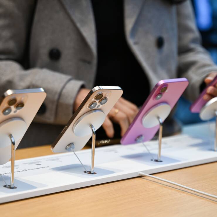 Le président américain Donald Trump a menacé vendredi d'imposer "au moins 25%" de droits de douane à Apple, si l'entreprise ne fabrique pas ses iPhone aux Etats-Unis. (archives)