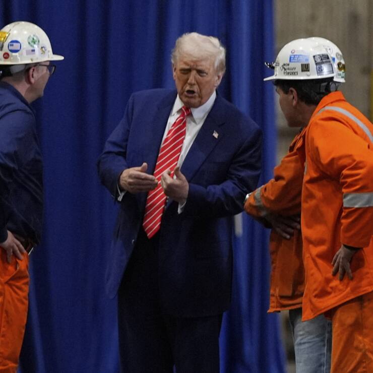Donald Trump a visité vendredi un site de production d'US Steel à West Mifflin.