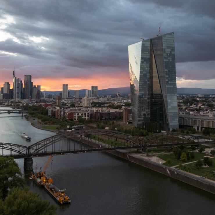 L'institut d'émission de la monnaie unique pourrait à nouveau abaisser le loyer de l'argent pour faire face aux nouvelles menaces trumpiennes de barrières douanières. (jh)